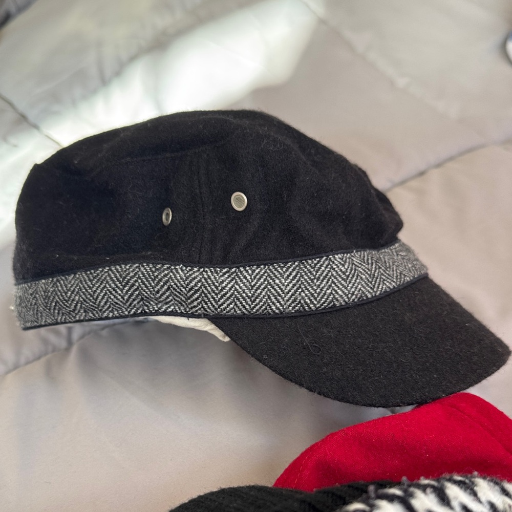 Calvin Klein Black Cap with Gray Herringbone Brim